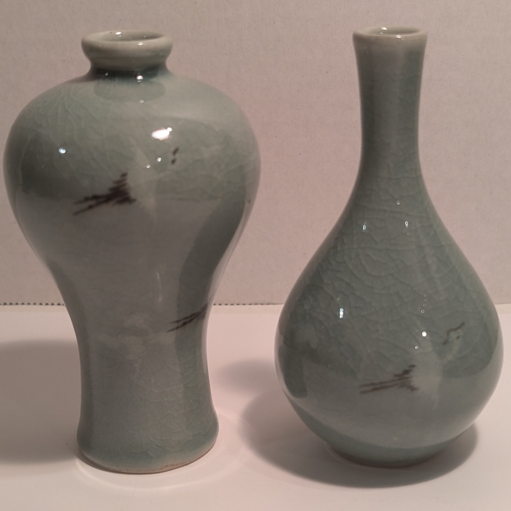 Korean vases with marking set of 2 Flying Cranes in Green.